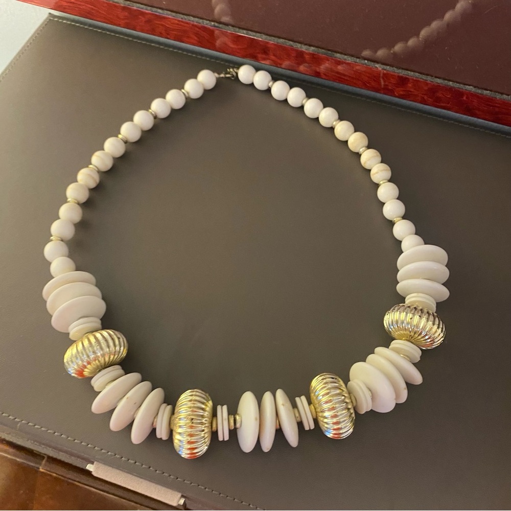 Vintage white and gold beaded chunky necklace some minor marks/smudges